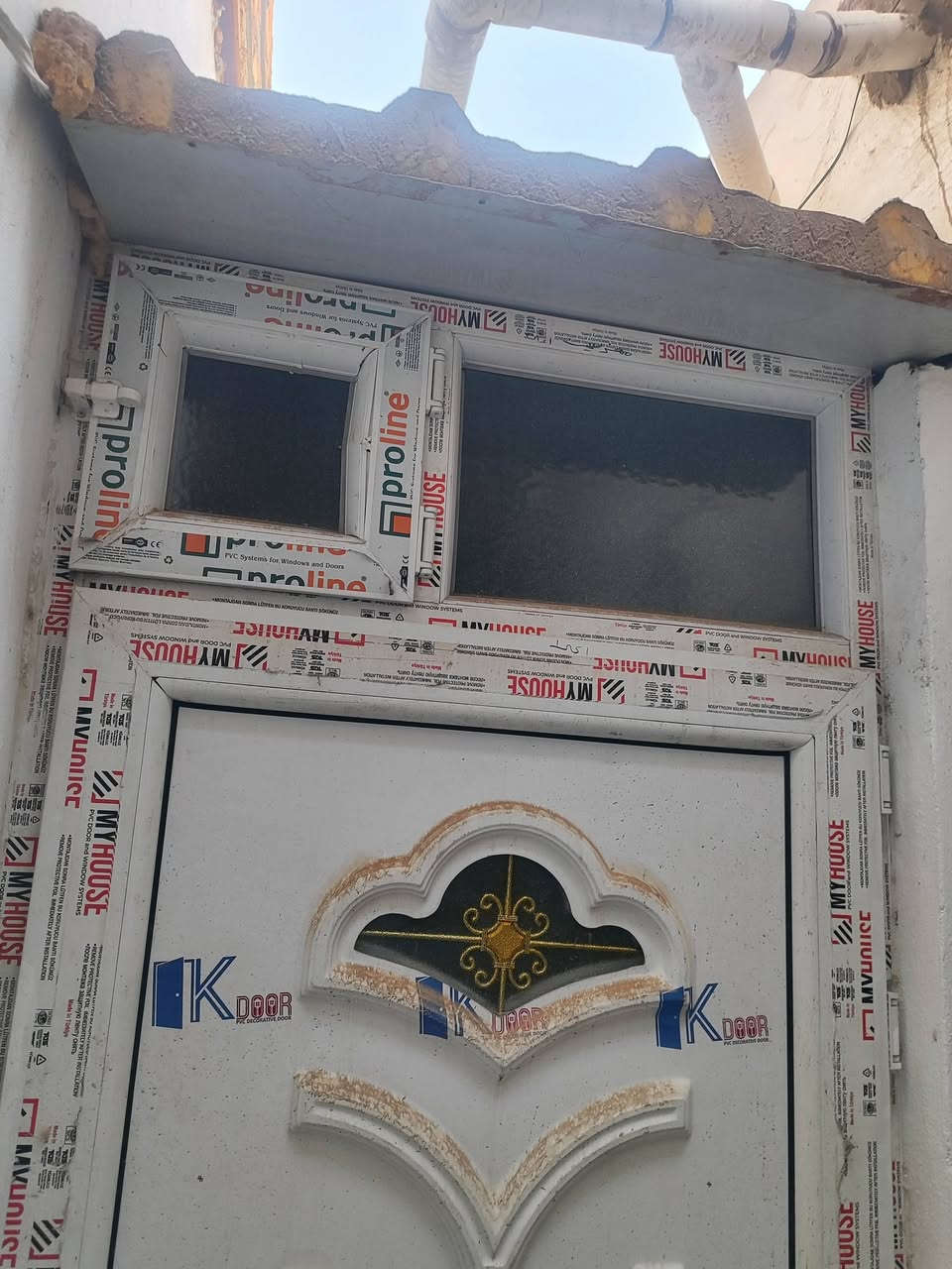 السلام عليكم باب pvc للبيع مكان النجف رقم ***********
