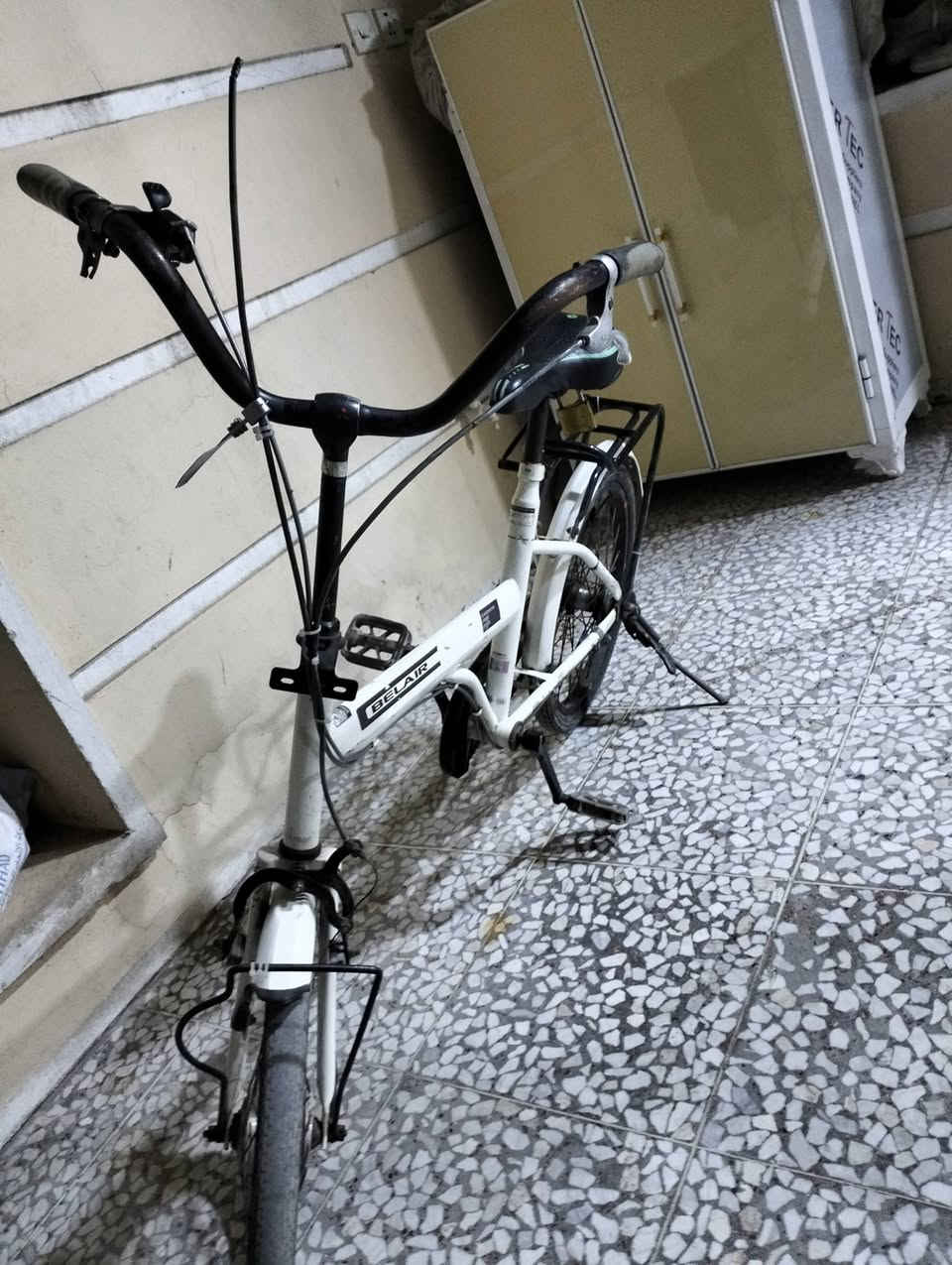 السلام عليكم بايسكل تكسي حجم 24 گير وعگرب وحساس ياباني اصلي السعر 70 وبي مجال بغداد المشتل رقم الهاتف ***********
