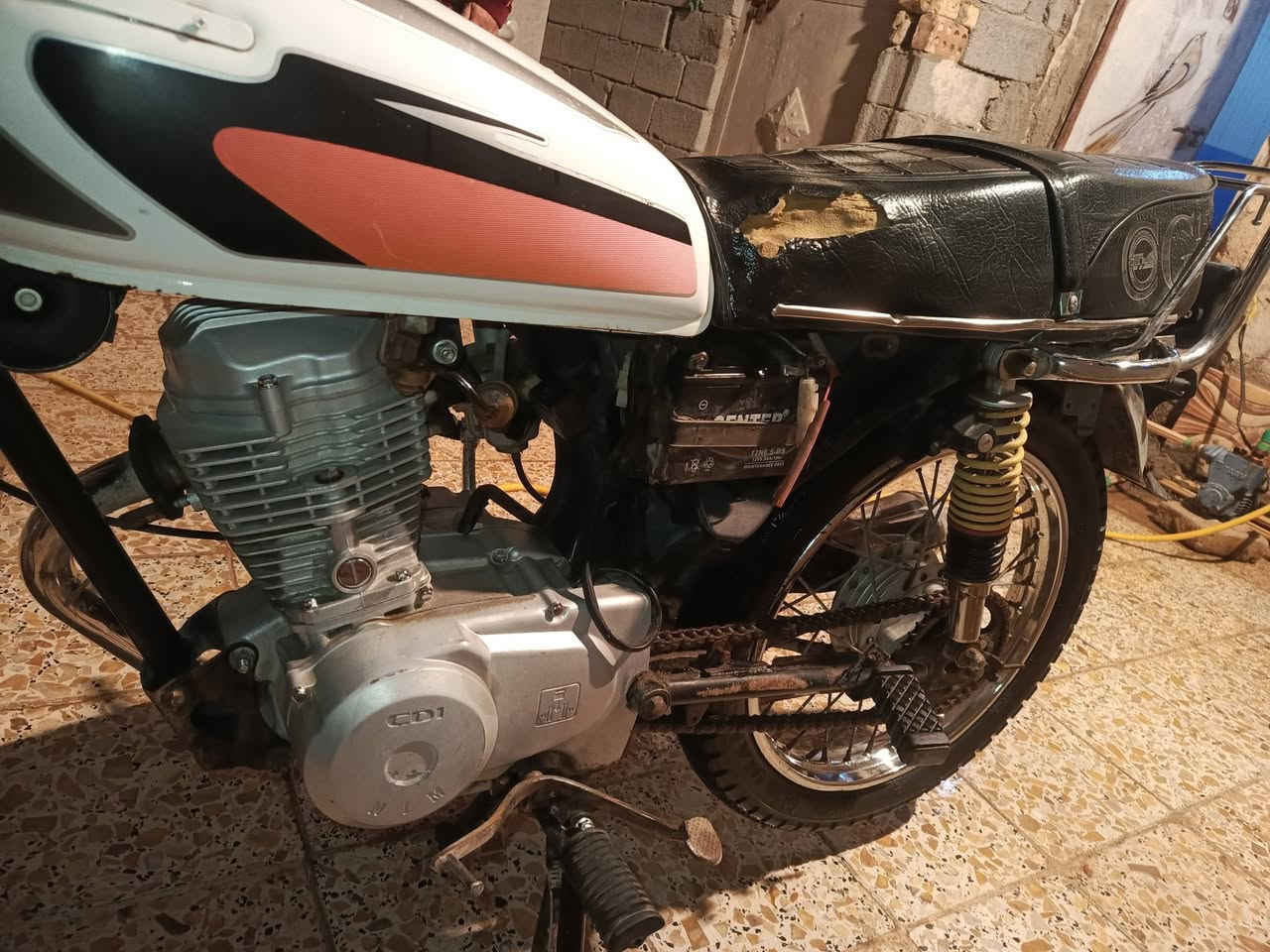 سلام عليكم دراجه للبيع نامه اصلي اروق محرك نضيف مجفت دراجه ما متعوبه نضيفه بشكل مال جناي العنوان الناصريه قضاء الغراف الشراي يتصل وبخدمته رقم 1 ***********
