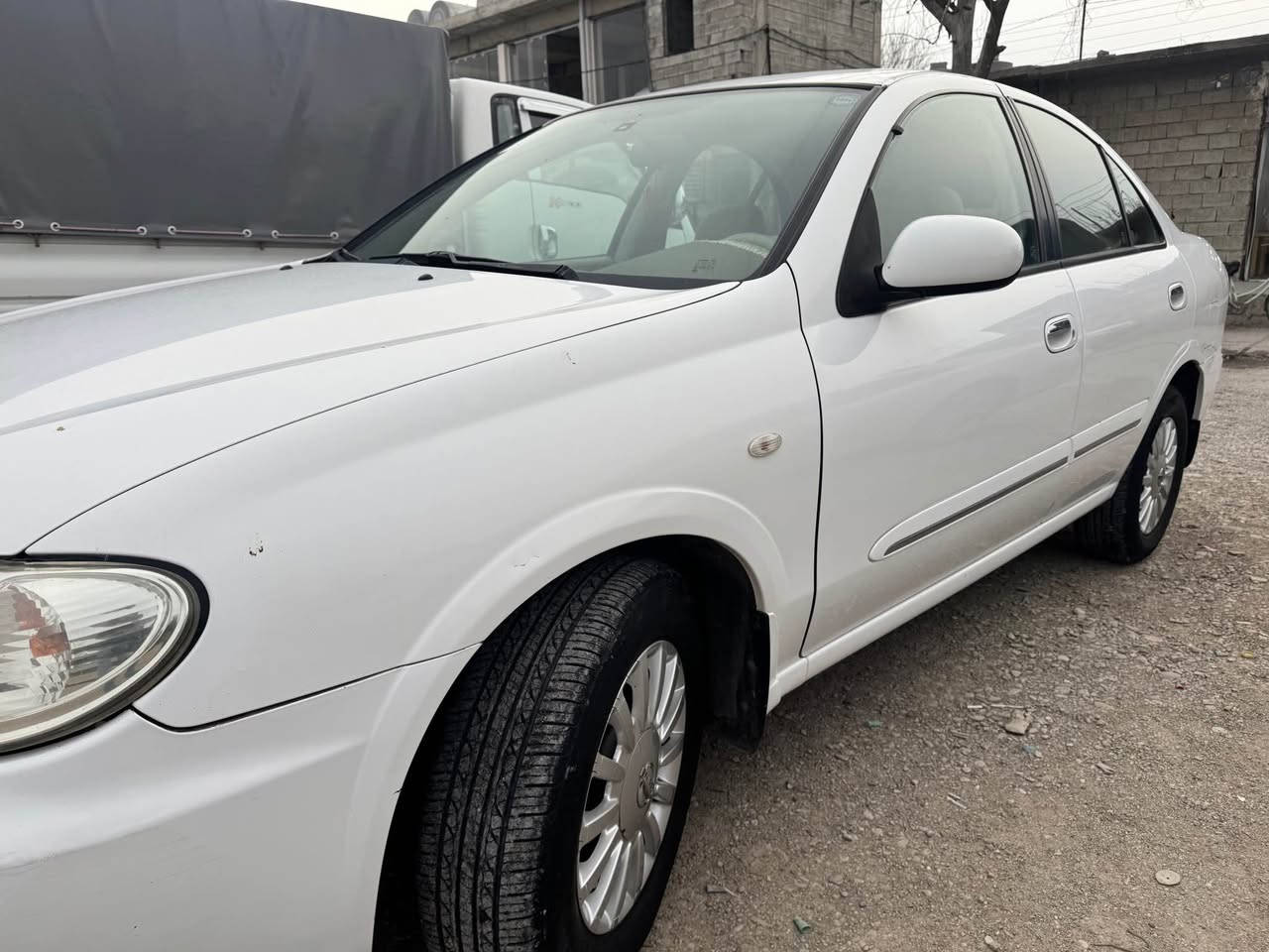 صنی یابانی ٢٠١٢ نمونەیە سەیارەکە بۆیاخی نییە دوو پەڵە ساردی هەیە 
سەیارەکە یەک دەستە دوو سویچی شەریکە
سەنەوی تازەیە
گیری عادییە
١٧٠ روشتوە
*********** حلبجة, السليمانية
