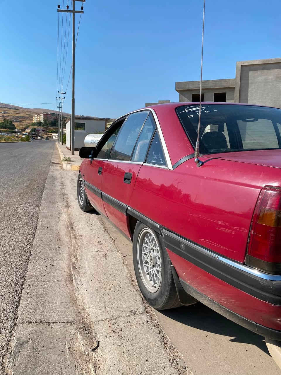 ئۆپڵ ئۆمیگا 1991  مەکینە (۲٠) مەرغوب گێڕو و مەکینە و ئەکسل و ئێفرۆ بەشەرت هەیکەلی زۆر جوان و پاکە سلایت تەجیلو سەماحەو بلوتوث سەیارەکە پاکانەی مروری لەگەڵە موسو بڕاوە بەشەرت   سحری ۱۸ وەرەقەو مەجالێکی برایانە..ژ.م. ***********
ئادمین ❤️
