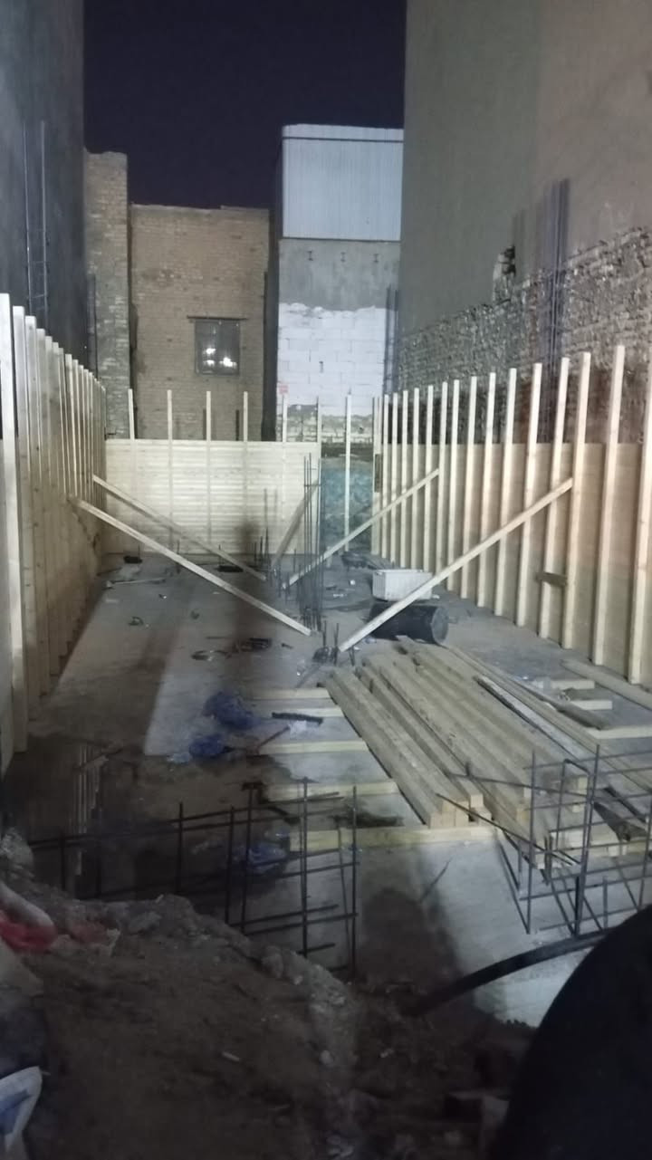 من الخشبة…
نرسم أساس البيت 🏠
ومن الدقة…
نصنع الأمان ✨

نجارة قوالب البناء
مو بس شغل خشب
هذا شغل ثقة
وشغل عمر 💪

إذا الأساس مضبوط
البيت يعيش سنين 🔨🧱
محمد النجار
***********

اختياري – سطر أقوى للنهاية:

شغلنا يبان من أول صبّة �
