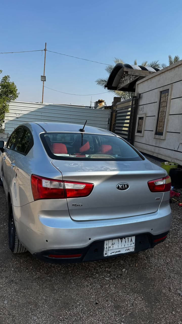السلام عليكم كيا ريو موديل 15 
 ماشية 71 محرك 1600
رقم بغداد وراد امريكي حادثة فقط الصندوك الخلفي والباقي مكفول تخم تاير جديد وتبريد جديد سيارة جاهزة من اي نقص سعرها 78 ورقة رقم الهاتف 
***********
