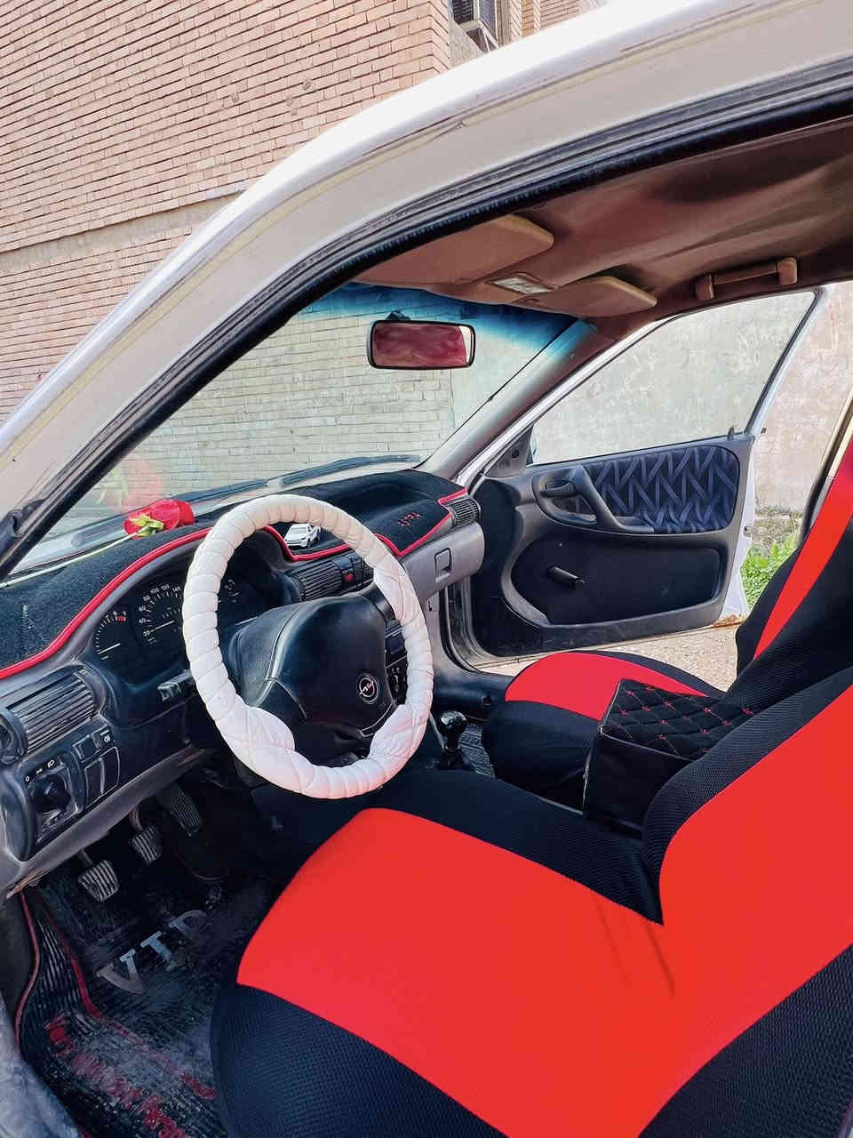 السلام عليكم : استره 93 سياره جائزه  من كلشي كله شرط مال بيت مشروع وطني سنويه ٢٧ تريد وكاله تريد تحويل مكينه جديده لا صرف ولا نفخ كهربائية كله شغاله تدفئه شغاله مركزي كاربون بانزين بور ستيرن تايرات طخمه كله جديد او الباقي كدام العين / العنوان موصل شارع بغداد 
السعر 45 بيه مجال : رقم التلفون *********** : ***********
