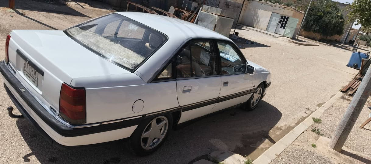 السلام عليكم اوبل اوميكا ٩١ للبيع او مراوس فكترا نظيف محرك الفين جديد ناعم ونشط  بي لاستيك ولف فقط الك الفحص صدر تواير اكسل كير كله شرط  كهربائيات كلها شغاله الكيجات  شغاله مسجل وتخم سماعات سنويه ٢٣تحويل ثاني يوم صاحبها بحديثه غرامات ولا ربع داخلها مدوشم جديد كامل تنته وكشنات سعر ٣٥وبي مجال  ***********
