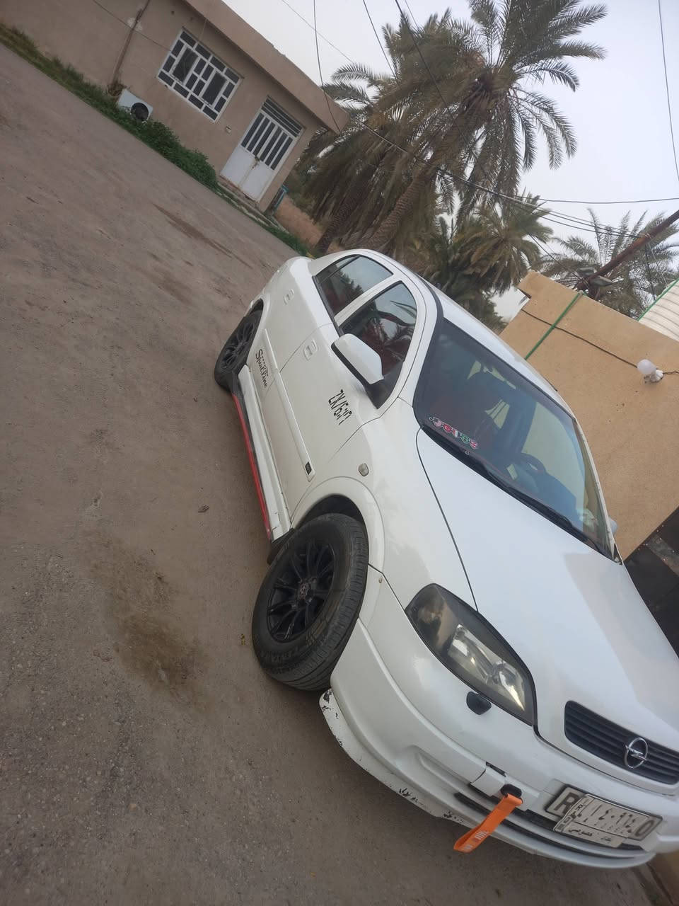 السلام عليكم ابل استره موديل 2002للبيع او مراوس الرقم بغداد مصبوغه عام للجماليه محرك 200كير عادي الرقم 
*********** موجود وات ساب
