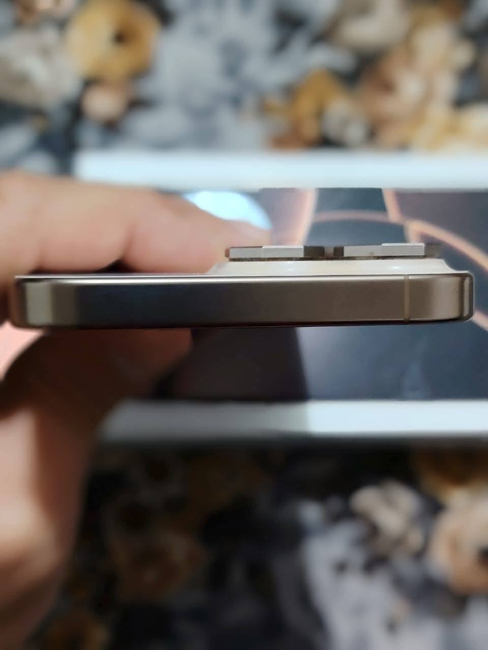 سلام عليكم للبيع ايفون  ١٦ برو ماكس ذاكره ٢٥٦ ضمان ماستر لون ذهبي كامل ملحقات نضافه ١٠٠% بطاريه ١٠٠ عدد دورات الشحن ١٧٦  المكان بغداد بسمايه السعر ١٥٥٠ الف الرقم ***********
