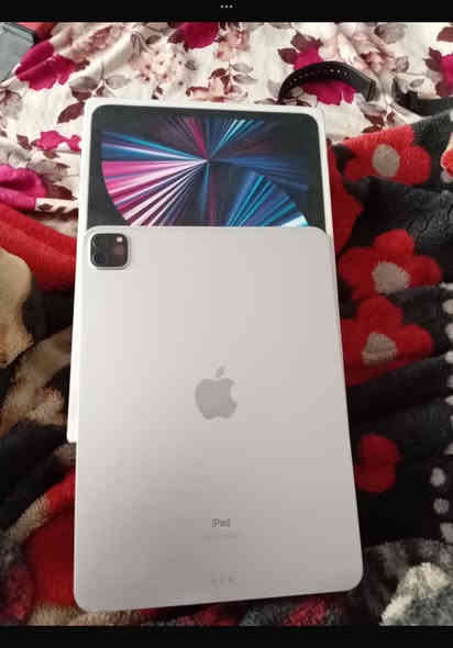ايباد برو 2020 للبيع ذاكره 128 ايباد نضيف كلش مبدل فلات شحن فقطط سعر 550 وبي مجال بسيط عنواني بغداد رقم الهاتف ***********
