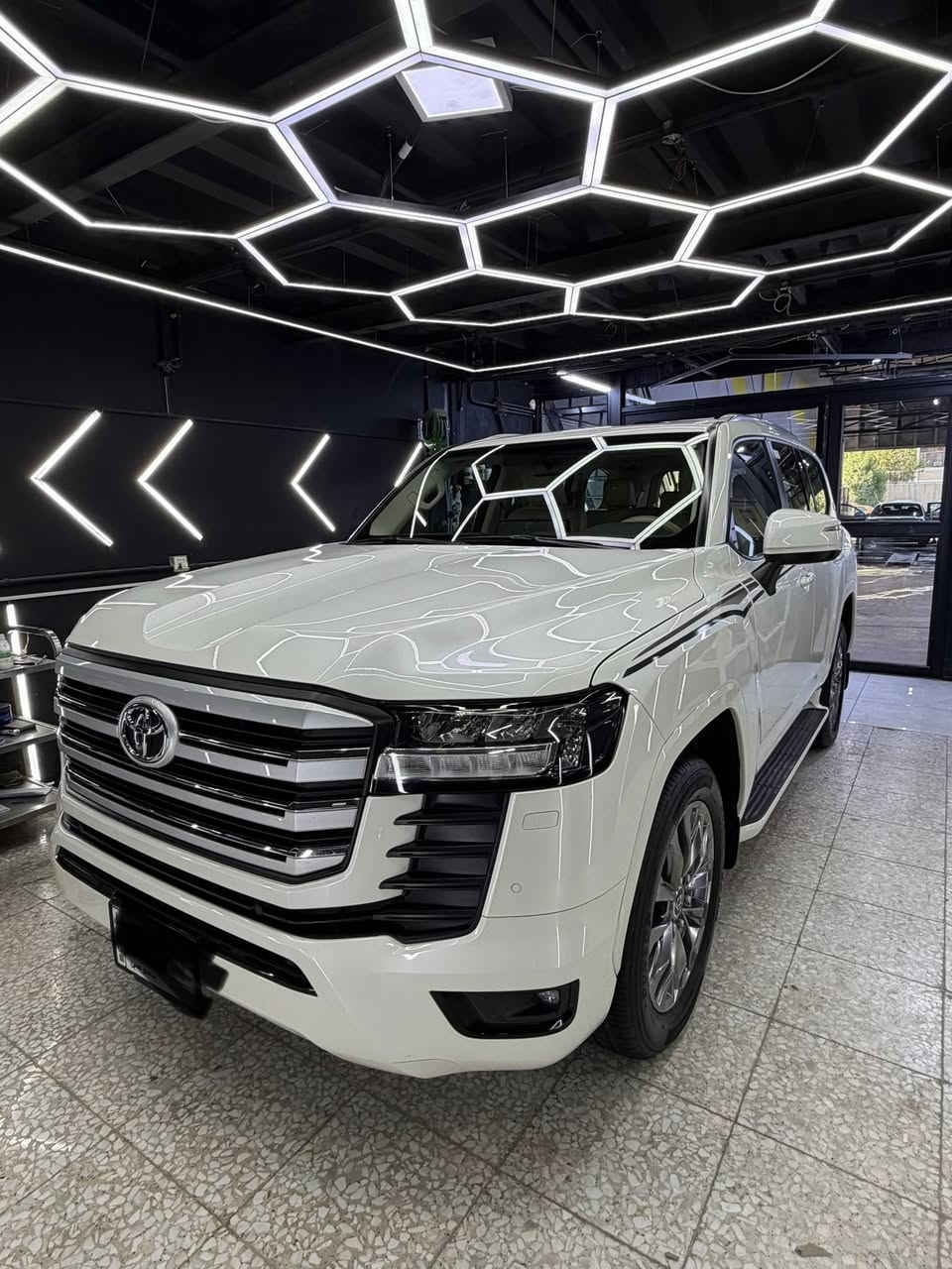 لاندكروز gxr موديل 2022
رقم بغداد بأسمي تحويل مباشر 

حالة سيارة : ( بعدهة بحالة الوكالة ماشيه ٢٦ الف حقيقي وين متريد افحص ،مكفولة كفاله عامة من البارد والتبديل والصبغ والشخوط والرصعات ،) 

مواصفات ‏( gxr ﮼ ٣ شاشات تطبيق ، مقاعد تبريد ، حساسات محيطية واشاير مري ، شاشة بلادية وثلاجة وصاج ومقاعد جلد كله بلادي ) 

مكان السيارة بغداد 
للاستفسار ***********
