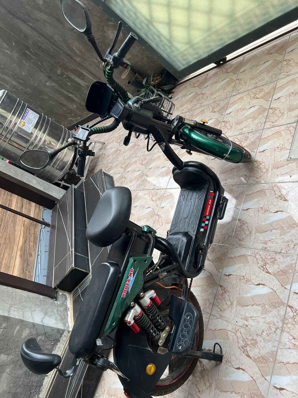 السلام عليكم
دراجة شحن للبيع استخدام شهرين السعر ٤٥٠ وبيها مجال المكان خرنابات   ***********
