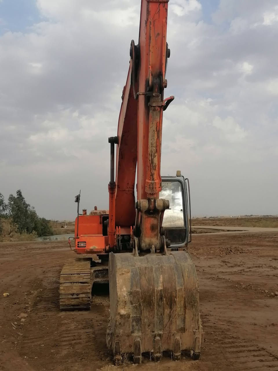 السلام عليكم 
حفار توو مكفوله من مضخه مكينه حداديه رقم مكينه من فيز مسيان العماره البتيره رقم الهاتف ***********
