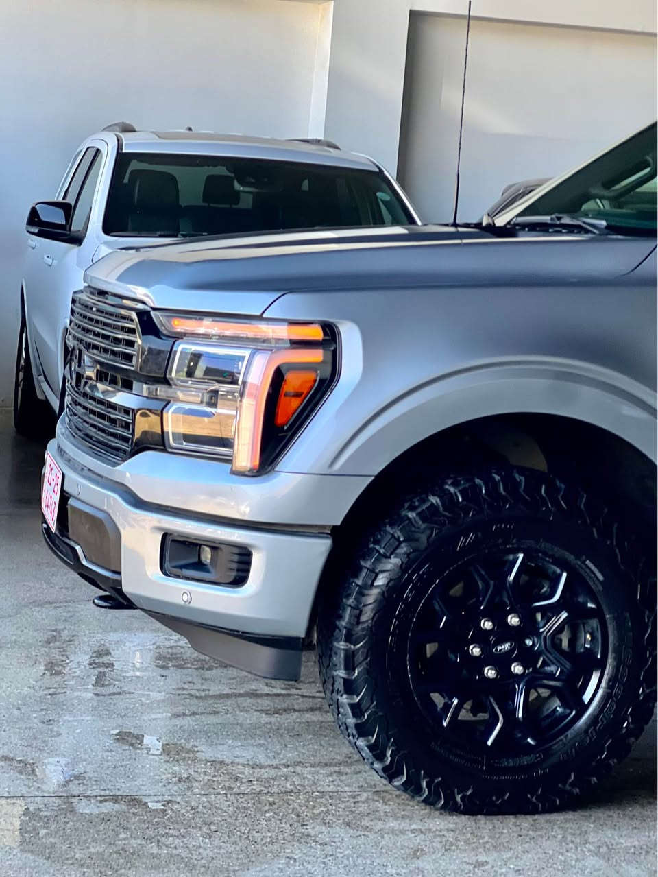FORD F150 XLT 2024
فۆردf150/مۆدێل2024 ٨ بستۆن
ڕەنگی سلڤەر  دەبڵ ئەکسل  ٣٦هەزار ڕۆشتوە 
یەک چەمەلخی بۆیاخە بێ ناو گرتن 
مواسەفات XLTدەرگا گەورەی بۆدی کورت 
دەرگای بەسمەو کۆدە 
دوکوشنی پێشەوەی کا رەبایە و هیتەرە 
سڵایدی جامی دواوە 
گێڕ تەیارە بیلاد 
شاشە گەورە 
تەبریدی دوزۆن 
تەبرید مەرکەزی 
٨ مۆدی لێ خوڕینی هەیە 
بەسمەیە 
شاشە ئەلکترۆنی 
٣٦٠ پلە کامێرا دواو پێش 
خەتی جادە 
٣٦٠ پلە ڕادار 
ڕاداری ئاوێنە 
پێشی کەمل کراوە بە لاریات 
گێڕو مەکینەو کارەبای بە شەرت 
شوێن سلێمانی 
*********** السليمانية, العراق
