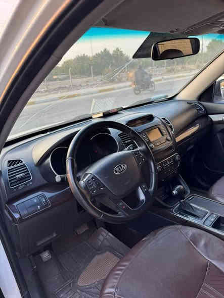 سورنتو 2014 وارد خليجي كويتيه فول الفول 
بيها صبغ شبر خشم الجاملغ 
بدون بارد بدون تكحيل وضع جيد جدا 
العنوان بغداد المنصور دور السود السعر 187 وبيها مجال *********** بغداد
