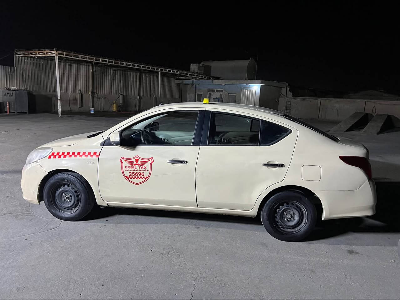 نیسان سەنی مودیل ٢٠١٣ 
زور خاوێنە ژینگە و سەنەوی نویە
بە ناوی خومە پەنجە مور و غێرامە بەشرت 
بەشەرتی گێر و مەکینە
کەمەک معاملە تێدایە
ئەگەر موشتەری پیوەندی بە ئەم ژمارە بکە
*********** أربيل, العراق
