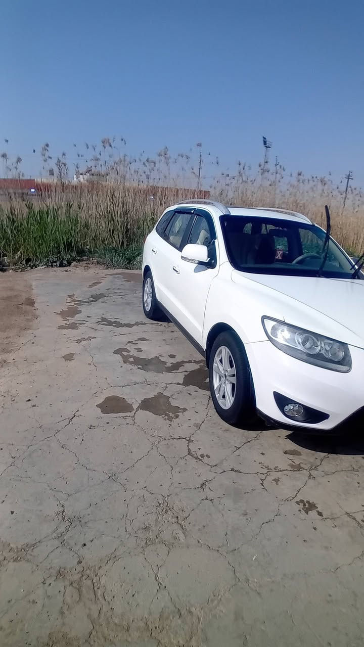 سلام عليكم سياره سنتافي خليجي موديل ٢٠١٠ لبيع سياره خير من الله بس بل جاملق بارد سعر ١٥٥ وبيهامجال ***********
