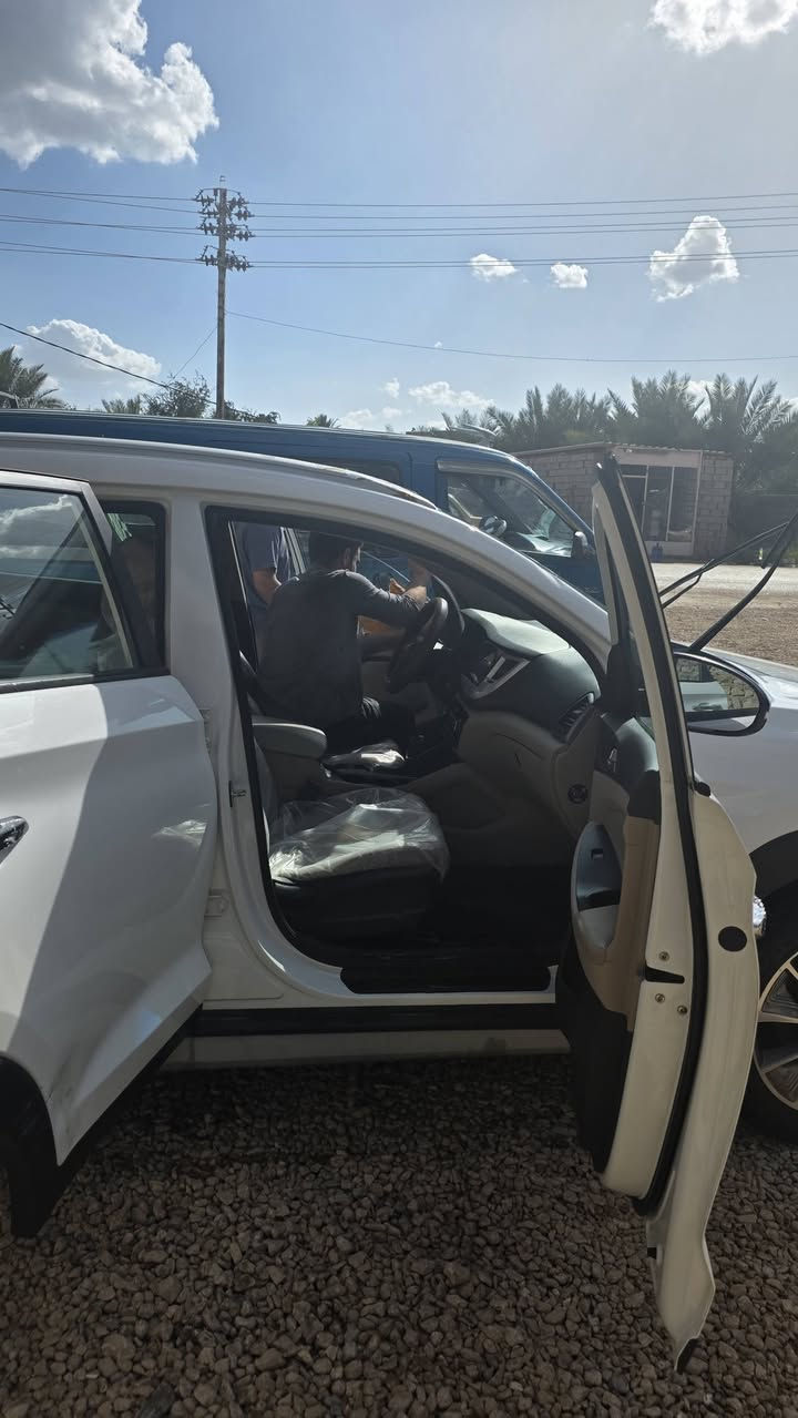 السلام عليكم
توكسان مديل ٢٠١٨ سياره مكفوله من الحادث بيها تخريب بطش ٤ قطع كد التخريب ماشه ١٠٩ تخم تاير جديد حداديه جديده السياره جاهزه من كلشي محرك مكفول وكير مكفول السياره بيع ومراوس حسب القناعه المكان النجف الاشرف ***********
