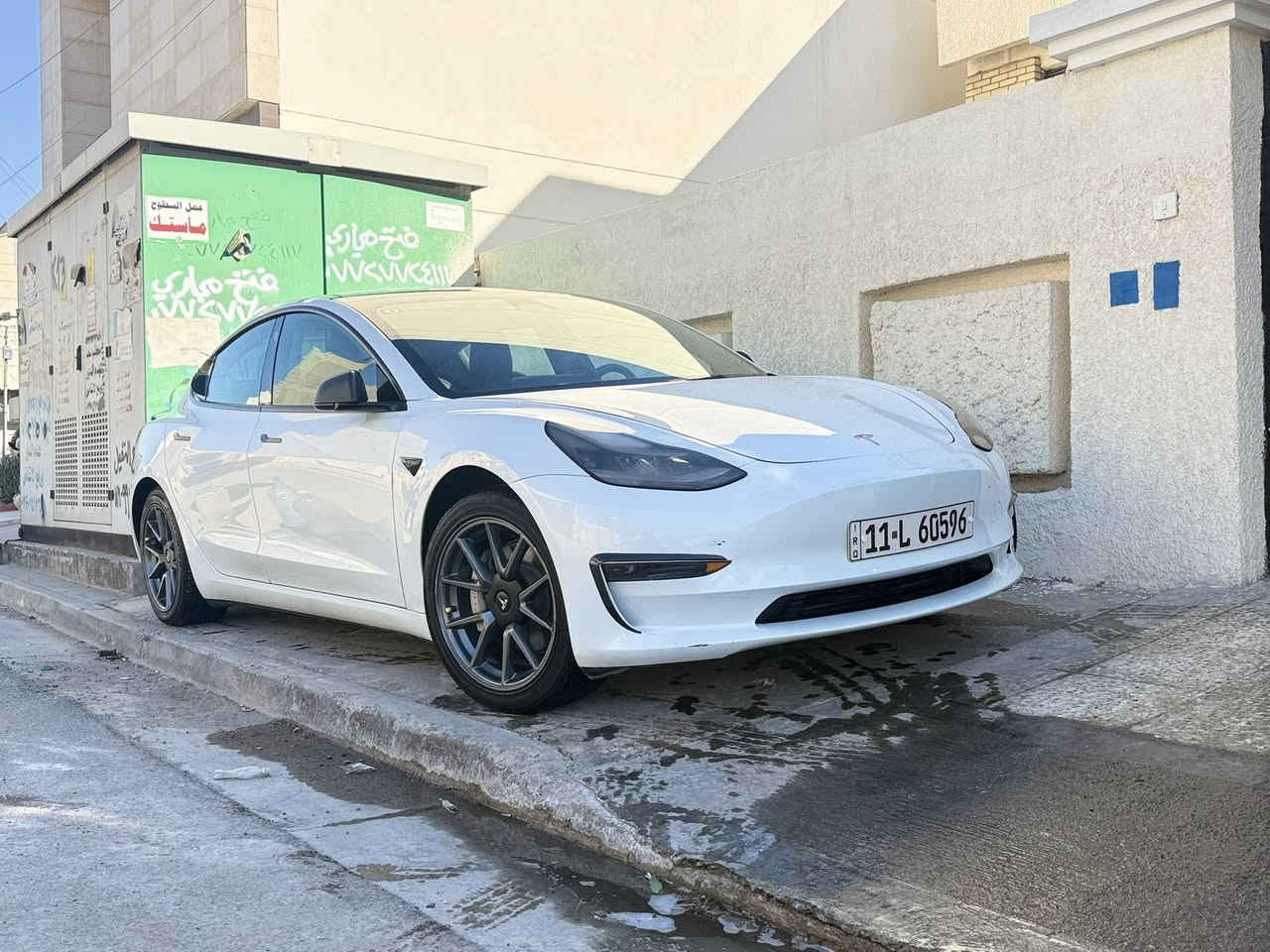 للبيع او للمراوس تسـلا مودل 3  موديل 2023 
بيه 3 قطع صبغ وحده كلير من امريكا 
صور الحادث مرفقه بدووون ايرباك 
ماشيه  66 الف كيلو قابل للزياده 
رقم بغداد ب اسمي تحويل بنفس اليوم 
• سقف بانوراما زجاج
•تك ماطور 
•420كيلو تمشيك بالشحنه الواحده 
• شاشة كبيرة حجم 15 بوصة
•تدعم جميع اللغات ومنها العربي 
•بجم كبس 
• كاميرا خلفية
• حساسات خلفية
• كاميرا امامية
• حساسات اماميه
• كاميرا جانبيه 
• كراسي كهرباء جلد لون اسود
• كراسي تدفئه
• رادار امامي
• رادار خلفي
• رادار جانبي
• مانع تصادم
•تحديد مسار 
• كاميرات 
• حساسات جانبيه
• مثبت سرعة
• كاميرات محيطيه 360° 
• تحكم بالسياره عن طريق الشاشة
• تحكم عن طريق الهاتف
• بجيك شعار عن طريق الهاتف 
• نظام قيادة آلية Auto Pilot
• عداد ديجيتال
• تشغيل تلقائي
• نظام قيادة ذاتية Full Self drive
• نظام (RCTA) للتنبيه عند الرجوع للخلف
• نظام (RSA) لكشف لافتات السرعه للطريق
• نظام (PSC) الرادار الذكي لمنع الاصطدام 
• نظام (LTA) لتحديد المسار على الطريق
• تشغيل عن بعد
• الدخول الذكي
• نظام ترفيهي كامل متكامل يحتوي على ( YouTube / WhatsApp / Tik Tok / Netflix)
•بدون ايرباك  
  محدثه اون لاين اخر تحديث 
العنوان بغداد القادسيه او الاعلام 
بيه كت كاربون كامل وياها شاحنه 32 امبير
تخم تاير كامل جديد
سستم كاربون داخل خارج كامل 

السعر 168 ورقه بي مجال بسيط 

رقم صاحب سيارة : ***********
