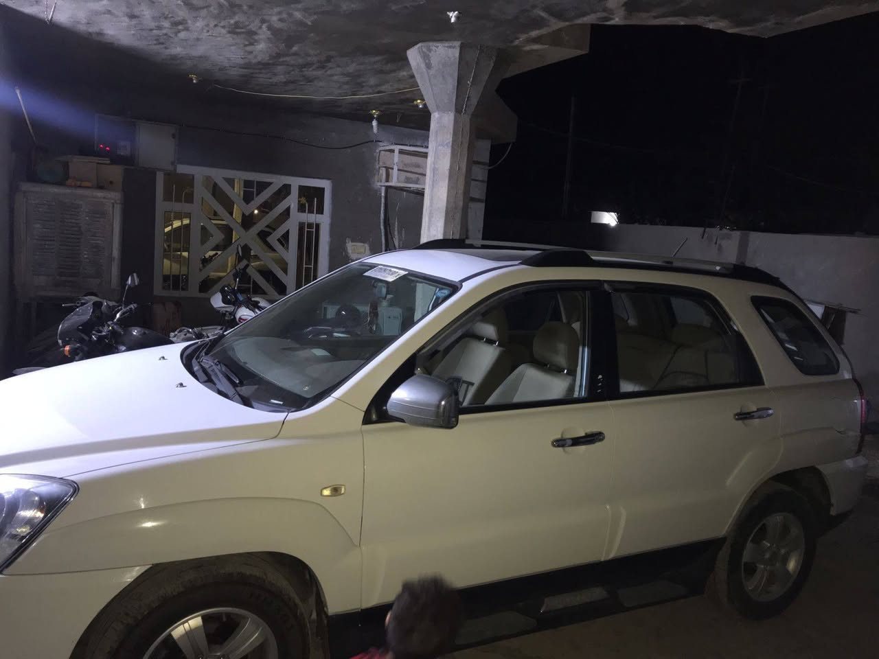 كيه سبورتج ٢٠١٠  خليجي مكفوله تخم تاير باتري جديد بيه جاملغ جهة السايق مفوح فقط الرقم ***********
