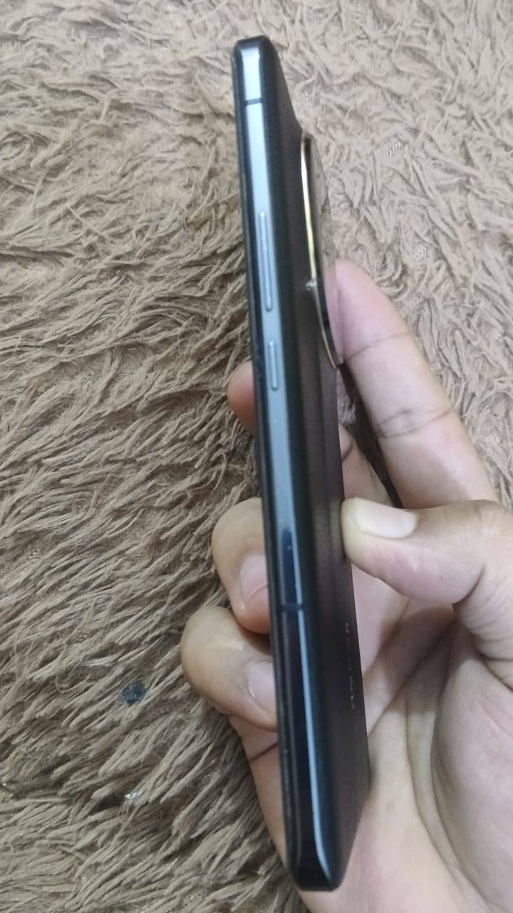 للبيع هونر ماجك 5 برو 
HONOR Magic5 Pro 5G – نسخة الصين
ذاكرة 16GB RAM
سعة تخزين 512GB
معالج Snapdragon 8 Gen 2
بطارية 5450mAh
النظام MagicOS 10
نظافة 95% مضمون من كل شي
كامل ملحقاته مع الكارتونة
وياه 3 كفرات
العنوان: الديوانية – غماس
السعر: 575 ألف
رقم التواصل: *********** 📞
