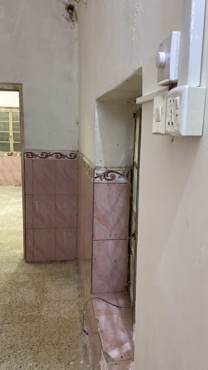 لام عليكم بيت للايجار في البراضعيه يحتوي عل 3 غرف ومطبخ وصحيات وصاله وسطح طابق ارضي سعر الايجار مع الماي والكهرباء 650 الف للاستفسار الاتصال عل الرقم *********** وتساب 0 788 022 0904‬
