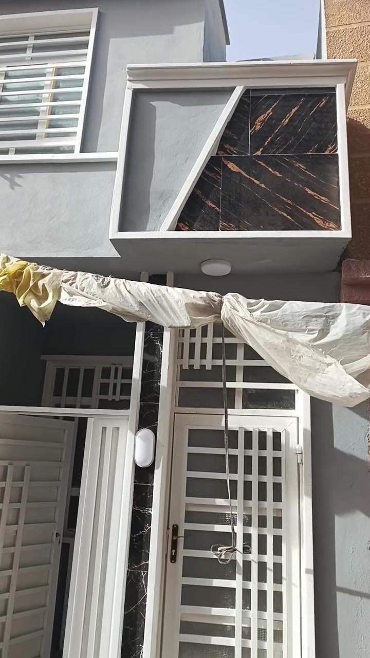 بيت للبيع شارع ابو طالب مساحه خمسين طابقين عن الامام كيلو ***********
