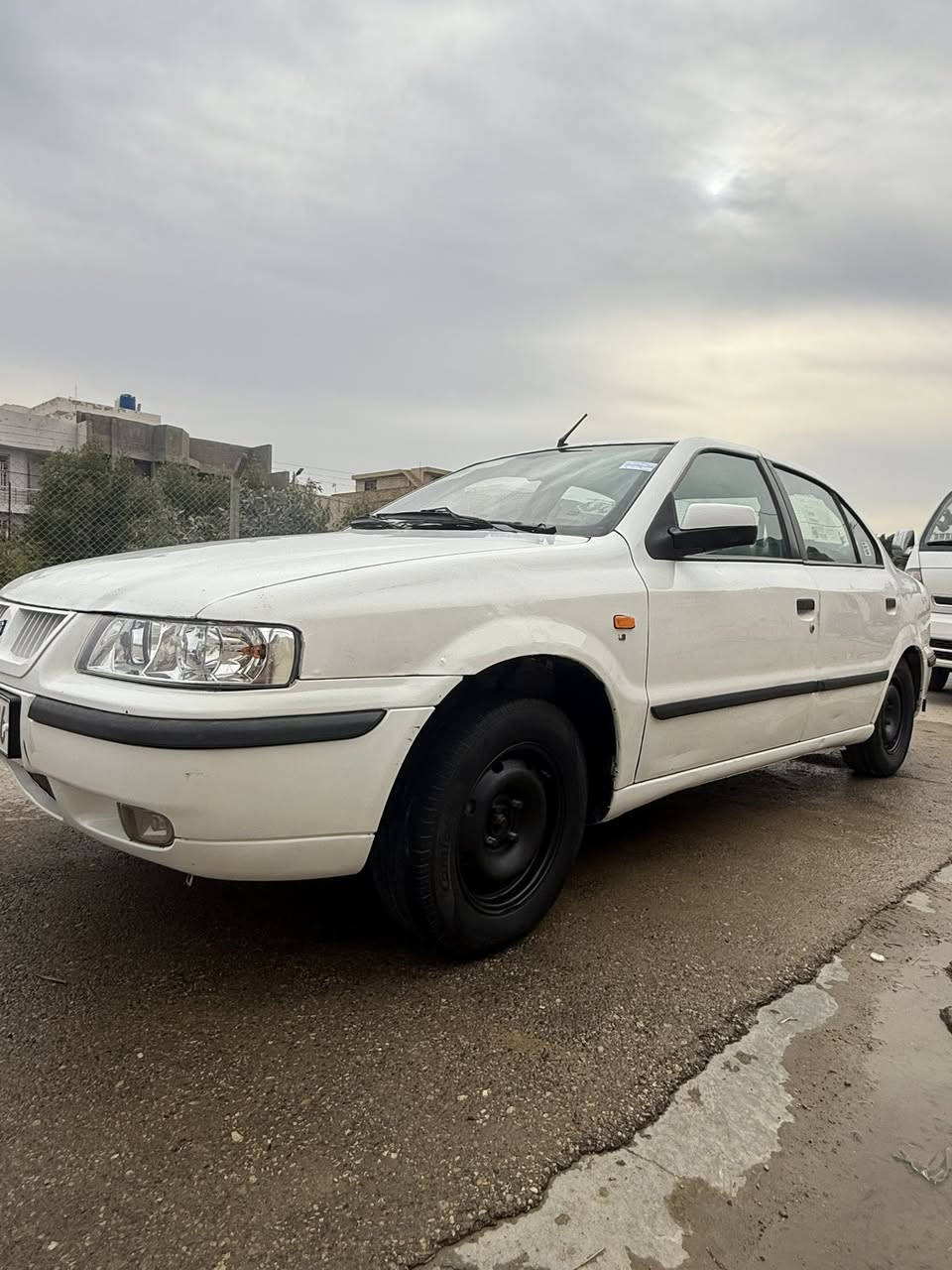 السلام عليكم سمند ٢٠١١ بيها بنيد طاير وباردات بسيطة باسمي رقم واسط  دولي مكانها واسط مركز المدينة السعر٣٨ بيها مجال 
 ***********
