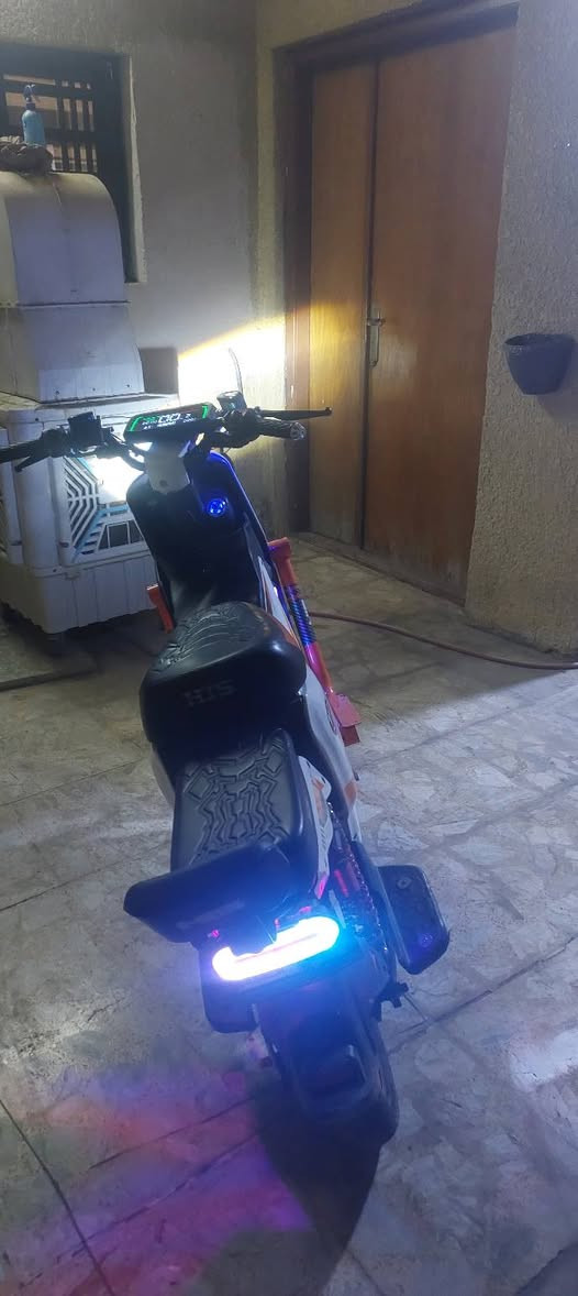 السلام عليكم دراجه H900 نضيفه نقص بس جاملغ امامي رقمي ***********
