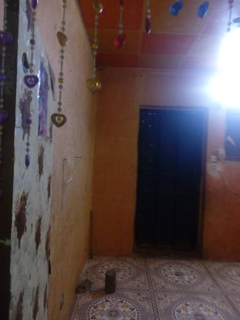 الشقه الإيجار منطقة الموفقية قرب مدرسة حسن الجلوب  فوك غرفة كبير مطبخ والطابق الثاني غرفتين حمام  *********** الإيجار ٢٥٠ بية مجال
