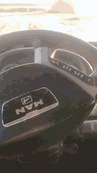 السلام عليكم مان 2003 سنكل امامي مكينه انجكتر كيراوتماتيك تبريد بلادي +تبريد سبلت  شحن+تبريدسقف  تخم تايربأسمي تحويل مباشر عربانه مامربوطه حداديه جديده الراس مربوط عربانه فلات 3دنكير يعني بيه فصل وربط السعر 4دفاتر وبيها مجال ***********بعقوبه
