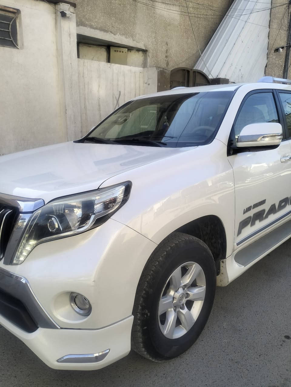 السلام عليكم اخواني
برادو للبيع 2016 كويتي دبل تانكي TXL  رقم (بغداد بأسمي) 
مواصفاتها معروفة 
فتحة سقف 
دبل تانكي
شاشة عرض 
تحكم ستيرن
مري شفط 
تشغيل عن بعد 
بصمات باب ثنائي
كامرة خلفية 
كشنات كهرباء 
والخ… 
السيارة ماشية (73الف)
مكفولة من الصبغ والضربة 
نظيفة جداً مهتمين بيها مامتعوبة
سعرها 38 قابل للتفاوض بشكل بسيط للراغب بالشراء 
رقم الاتصال***********
