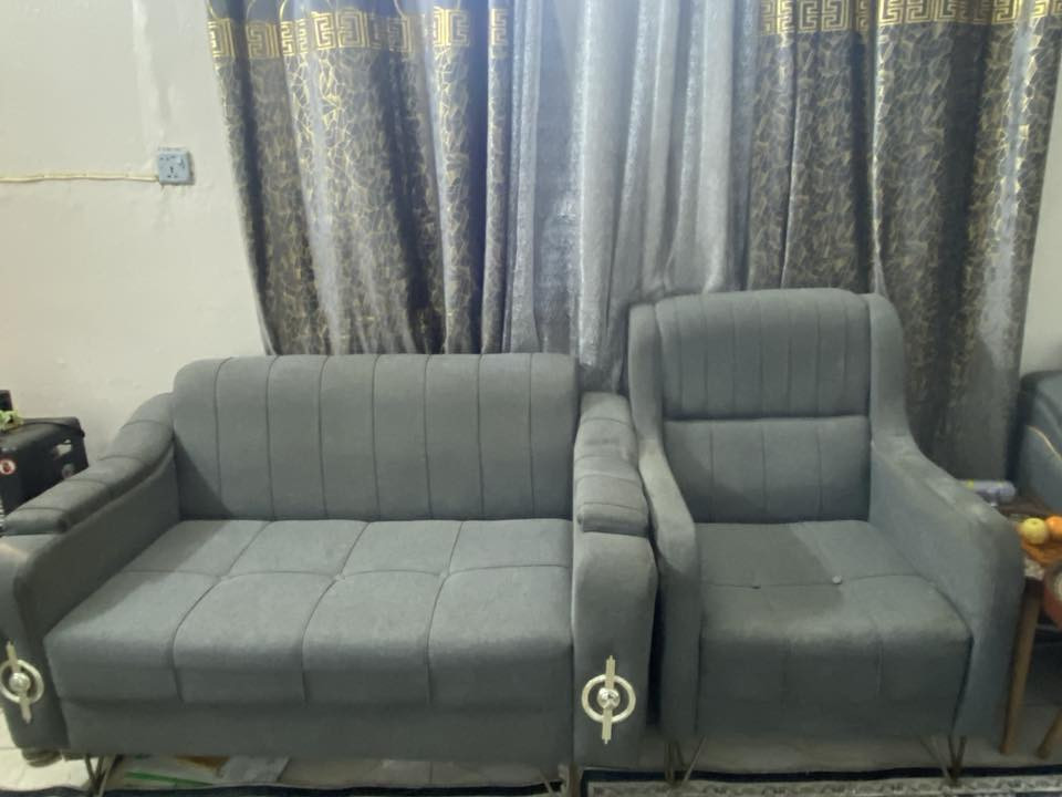 السلام عليكم طخم قنفات للبيع ٨مقاعد مع طبلات السعر /٢٥٠  الف للاستفسار الاتصال على الرقم/*********** او على الخاص العنوان بغداد تقاطع الشالجية
