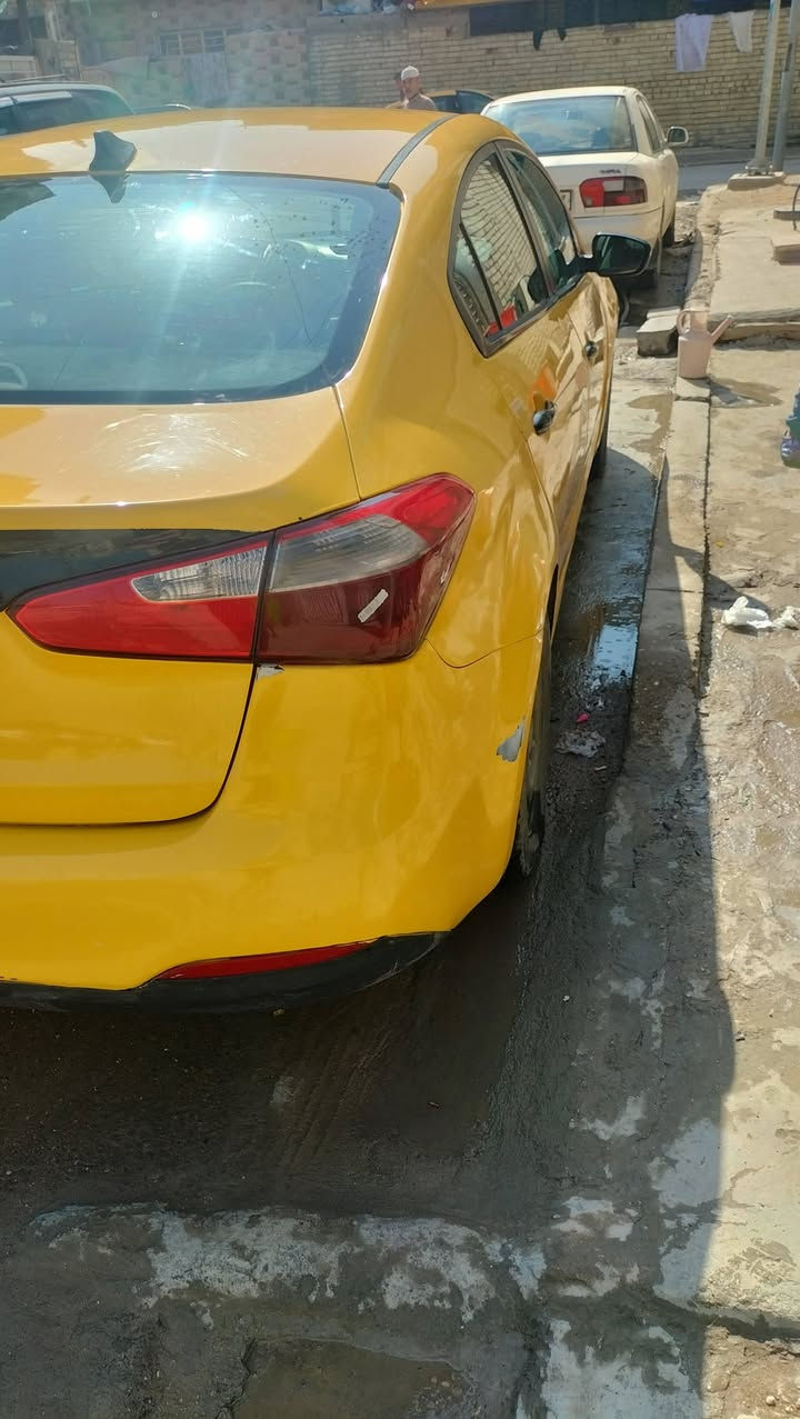 السلام عليكم
كيا فورتي 2016
وارد امريكي 
مكينة دوش 
رقم انكليزي 
سنوية إلى سنة 2027 باسمي 
بغداد البلديات السعر 95
***********
