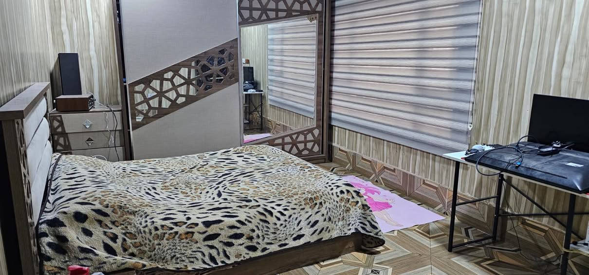دار للبيع في  كركوك حي العسكري قرب جامع الشافعي مساحة 156م يتكون من غرفتين نوم وهول استقبال ومطبخ وصحيات و مخزن للعلم الدار بلدية ليس طابو مسجلة و. اوراقه اصوليه استفسار اتصل على رقم ***********
