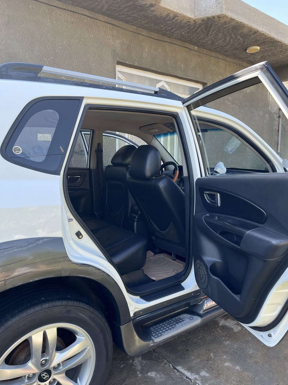 توسان خليجي 2009بيها حادث بسيط السياره خير من الله داخلها انضف من الصوره تخم تاير حداديه كامله تبريد فول للاستفسار اكثر على الرقم اتصال (واتساب) ***********
