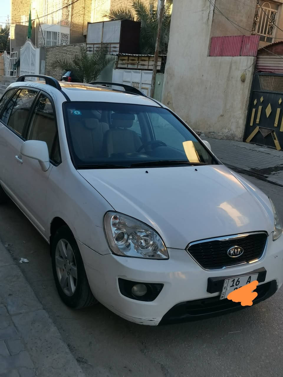 السلام عليكم
سيارة كية كارنز موديل ١٠ بيها صبغات بسيطه تبريد مكينة كير كوله الشرط رقم انكليزي بسمنه مكانها نجف الشراي يتصل ***********
