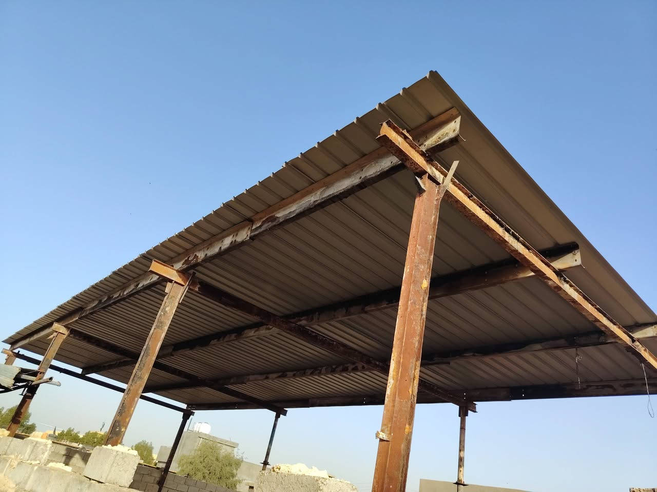 السلام عليكم سقيفه طوال ١٥ والعرض ٦ للبيع جديد مكان بغداد
***********
