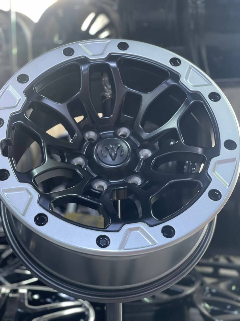 السلام عليكم ويلات حجم 18 دوج رام
متوفره
***********
