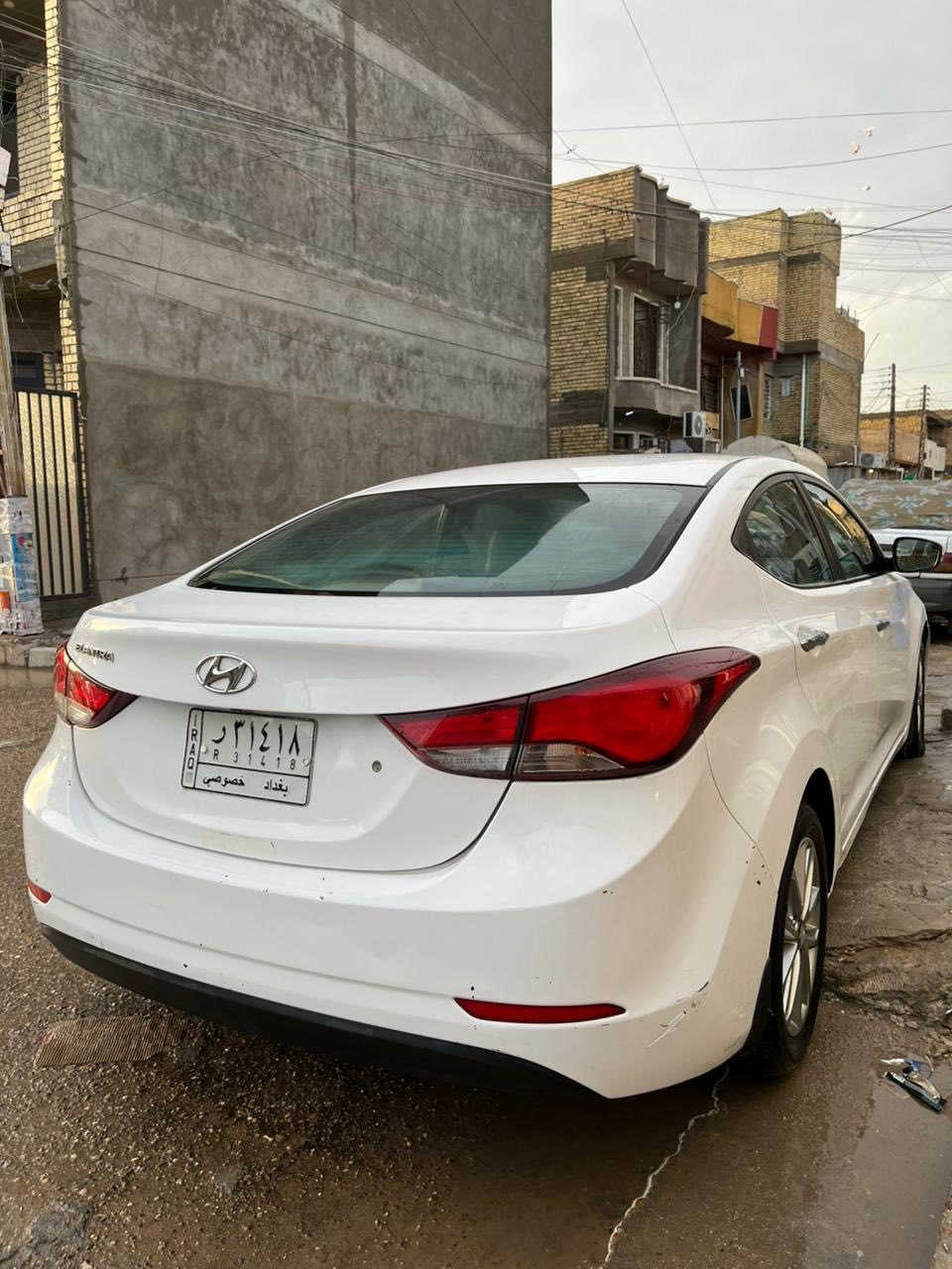 السلام عليكم النترا ٢٠١٦ خليجي بدون قطرة صبغ ولا اي قطعة مبدلة كله بلادي 
بيها ملاحضات بسيطة 
سيارة مكفولة من كلشي 
صدر جديد تخم تاير جديد 
ماشيه ١٨٣ ألف 
استخدام شخصي رقم بغداد رايدهه 130 وبيهه مجال رقم صاحب السياره ***********
