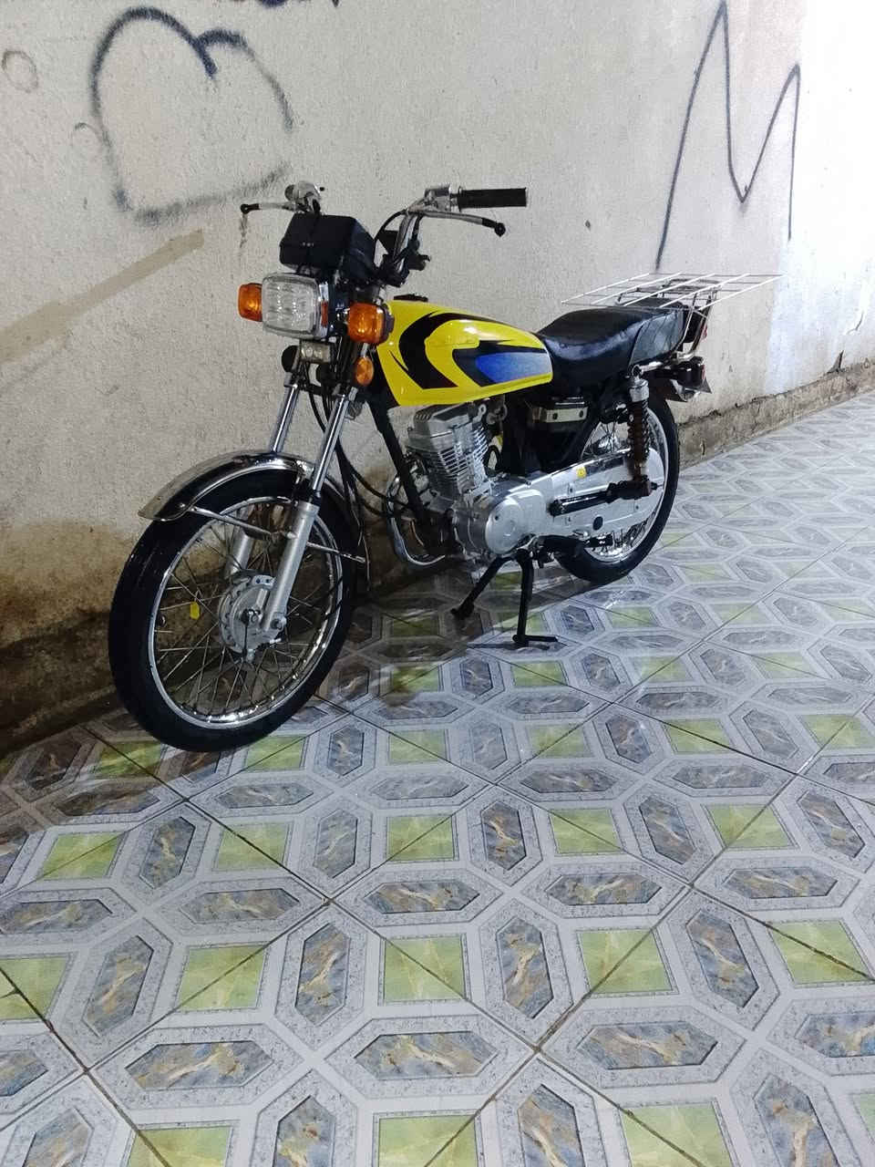 سلام عليكم شباب دراجه للبيع الشاصي موديل 2014 رقم وسنويه منتهيه 2021 راعيه ما انداله انطيت اسمه للمرور راح ينطوني رقمه ومستمسكاته مكينه 24 مفتوحه مرا وحده والتعميره 25 دراجه كلش حلوه السعر 1550 وبيه مجال بصيط رقمي *********** بي واتساب ولي يعرف راعيه من صالحه محمد عباس زياره من اهل الحيانيه
