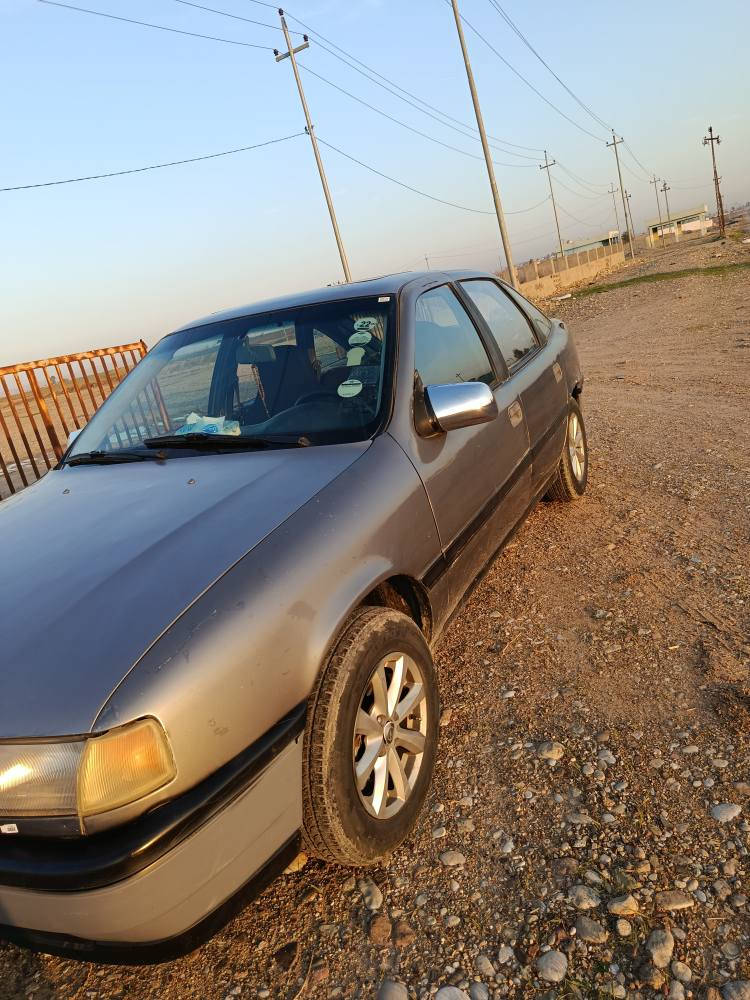 سلام عليكم اوبل فكترا موديل 92جنطة محرك20 كير ومحرك بشرط بدون ضربة صبغ عام للجمالية كهربائيات كلها شغال وبي كوبون بنزين سنويه جديد لحد 2027 يرهم مراوسة مع كيوكيو سعر 28مكاني التون كوبري ***********/*-+*********** ديبيس, كركوك
