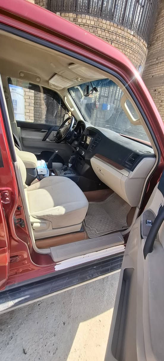 السلام عليكم باجيرو ٢٠٠٨ مكفولة من الضربة بيها رشات صبغ اثر جراد بيها بنيد وقصة القمارة مكينة مفتوحة السعر ١٠٥ وبيها مجال ***********
