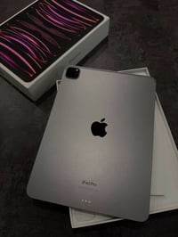 ايباد. 11 M2ذاكره 128 بطارية 93 مكفول من كلشي تفحص وين مجان سعر 750 وب...