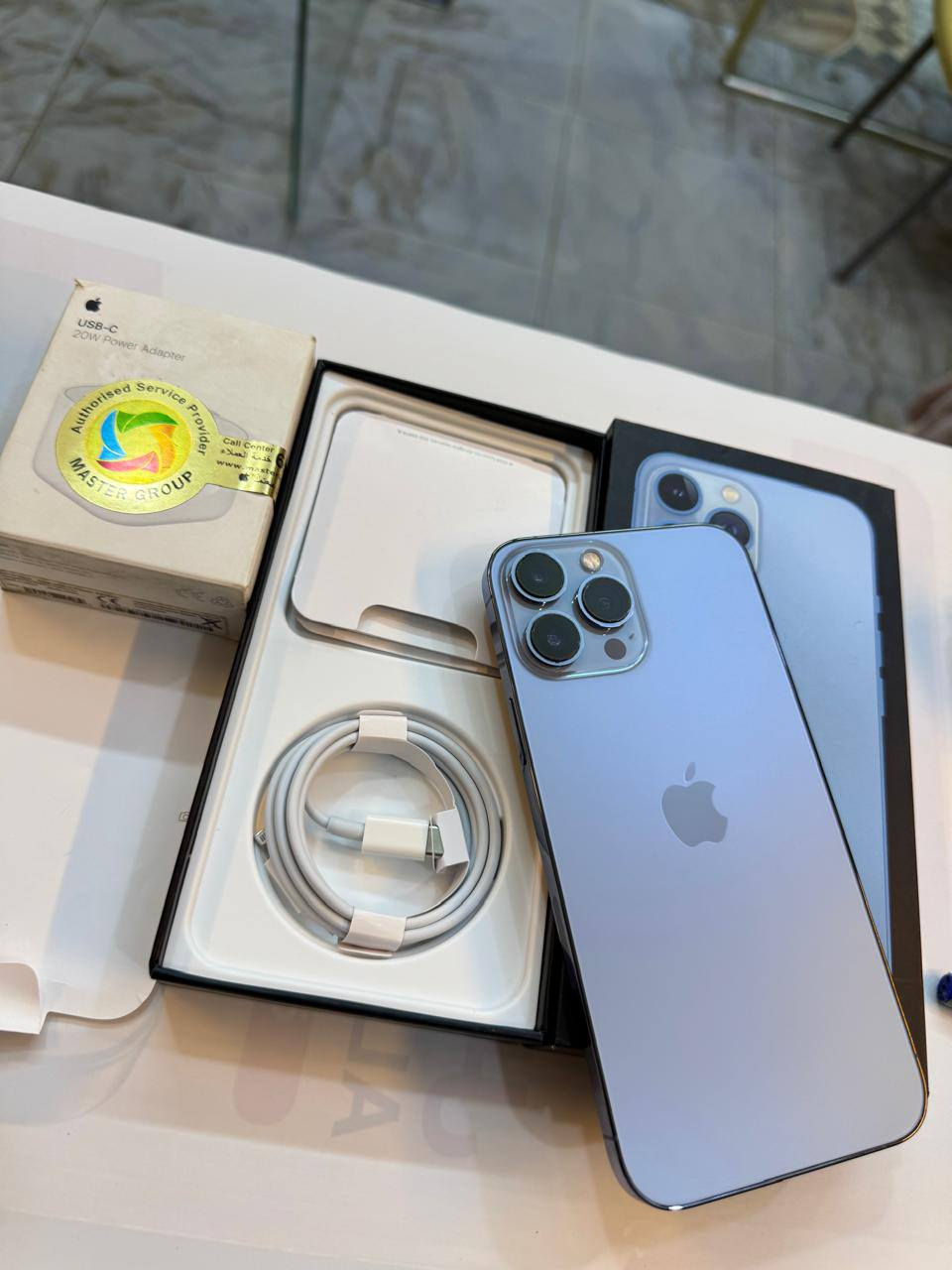 ايفون 13 برو ماكس 256 ذاكرة 
بطارية 95‎%‎
نضافة 100‎%‎
كامل ملحقات الاصلية شركة ماستر اصلي وبيه ضمان شرط الفحص 
استخدام قليل
السعر مناسب
***********
العنوان القطاع شارع السوك مجاور عوينات الكرار 
مركز الشمس
