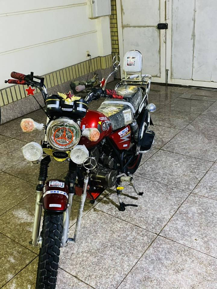 السلام عليكم دراجة نوع سونك شكل الجديد. مديل 2022 طالعة ب2025  محرك جوزي صالنصة كاتم مقدم دسك وكيلها حمودي العارضي السعر 1150 مكاني النجف 
الرقم ***********
