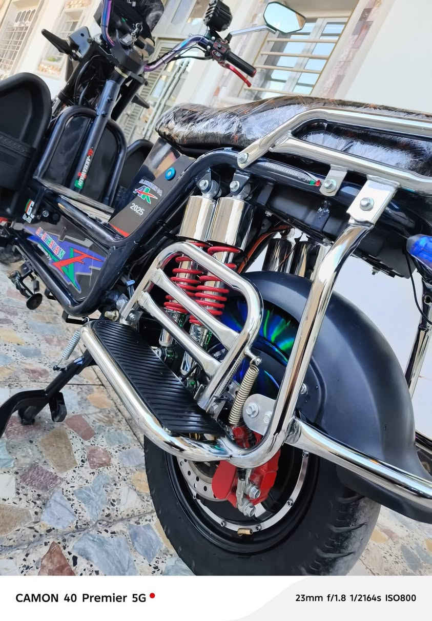 سلام عليكم دراجه جبلي الاخوين موديل 2025 مستخدمه شي قليل 6 بطاريات فول عل فحص مكانفلوجه بل شهداء السعر 700 وبيه مجال *********** بي واتساب
