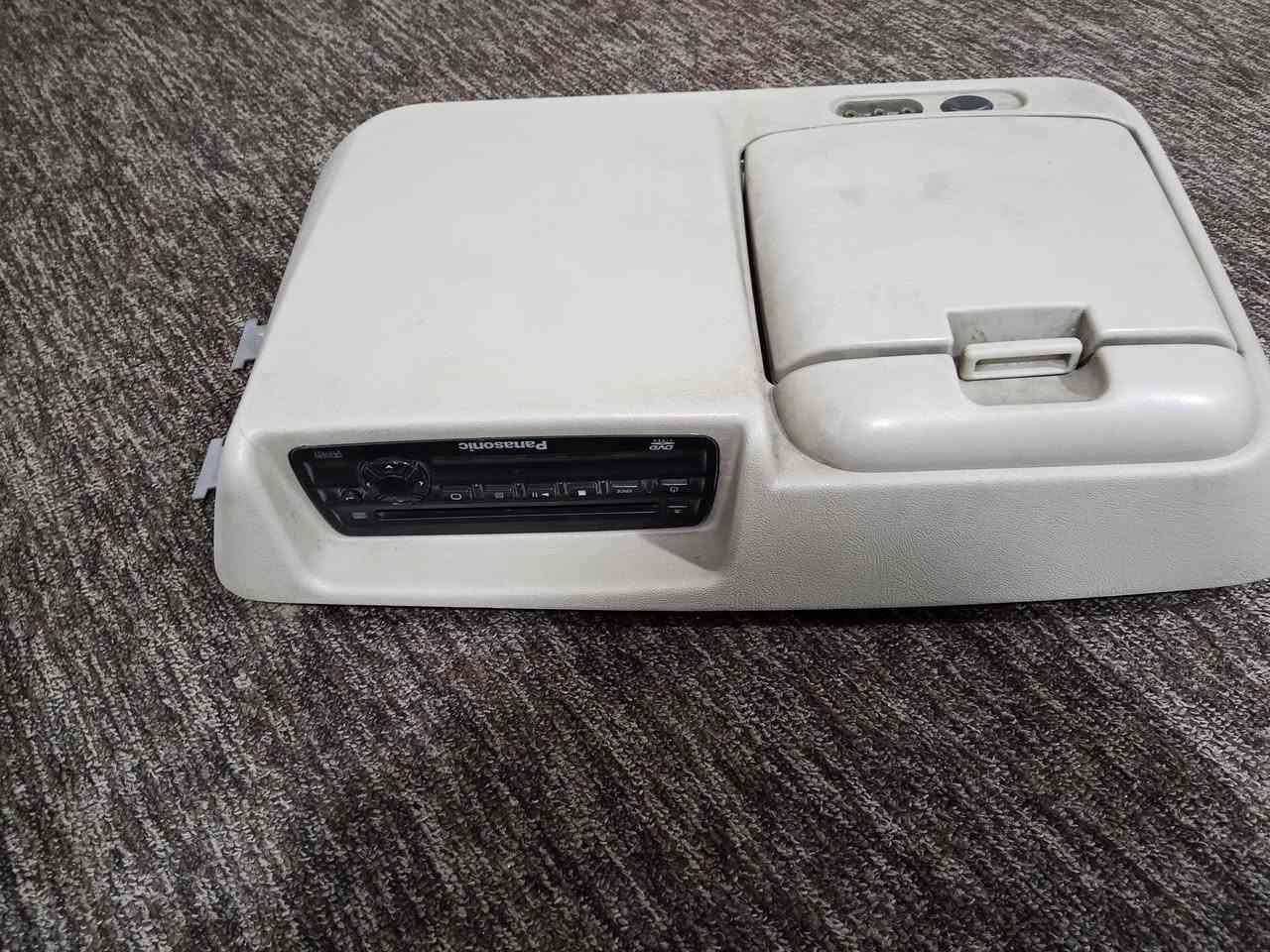 سلام عليكم
باب مال الفينية  كامل ويا سماعة ومكينة مال جام شغالة ويا ضفيرة  وربلة وياجامة سعر 100
تنتة فتحة مال الفينية جديدة 
وركات كاملات
مكان بصرة رقم ***********
