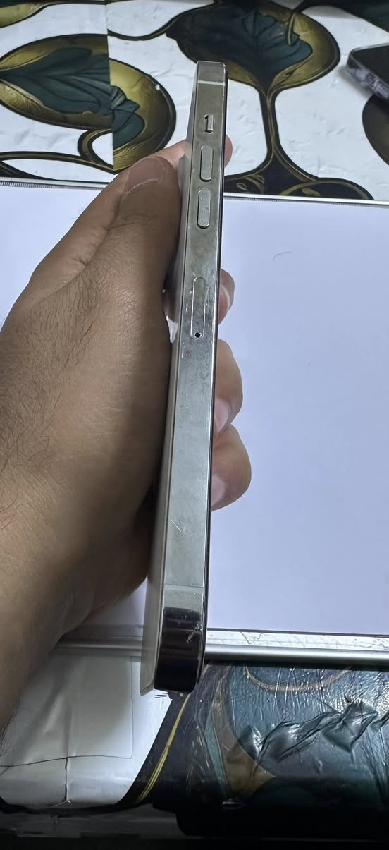 سلام عليكم 

14 برو ماكس 

بطاريته 79 

ذاكرته 256 

لجهاز للامانه مابيه شي نضيف كلش 

لجهاز (( مبدل فقط شاشة ))

رقم *********** ومتوفر واتساب هم 

سعر لجهاز 700 الف وبيه مجال
