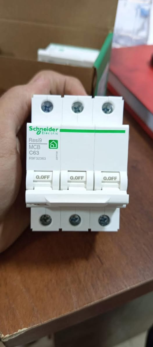 موجود كميه من مفاتيح ثلاثي اشنايدر Resi9
متاح شحن لجميع محافظات 

لتواصل 

01026175964


**إذا كنت صاحب هذا الإعلان وتريد حذفه لأي سبب، رجاءا أرسل رسالة إلى الدعم الفني**