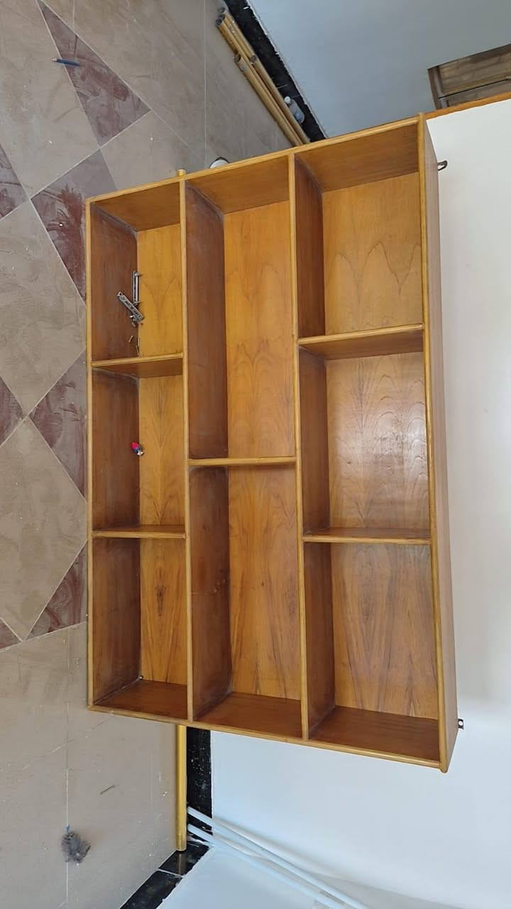 السلام عليكم ورحمة الله وبركاته 
مكتبه خشب صاج عراقي اصلي
السعر؛80 
العنوان:بغداد شارع فلسطين حي العقاري مقابل منتزه الندى 
رقم الهاتف:***********
