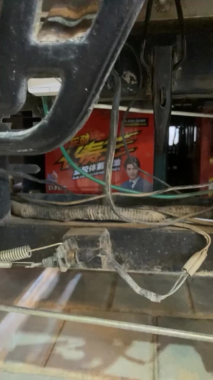 السلام عليكم ستوته شغاله للبيع اتريدها لبلبي وباگله وذره بيها 3فتحات او تريدها بصطيحه اتفحت الشغله الي اتريدها والبطاريات تمام بيها 10 بطاريات كل 5 وحد ومابيها اي مشكله السعر 850 الف وبيها مجال بغداد الجديده ***********
